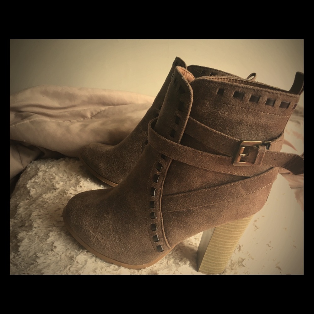 bootie, size 8, taupe color,belt detail, slip on